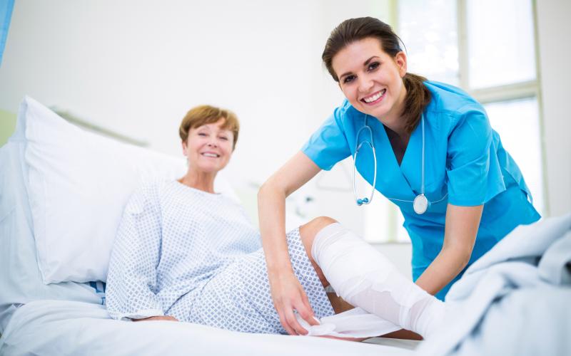 Eine Schwester am Krankenbett, Krankenhaus Jobs, Karriere